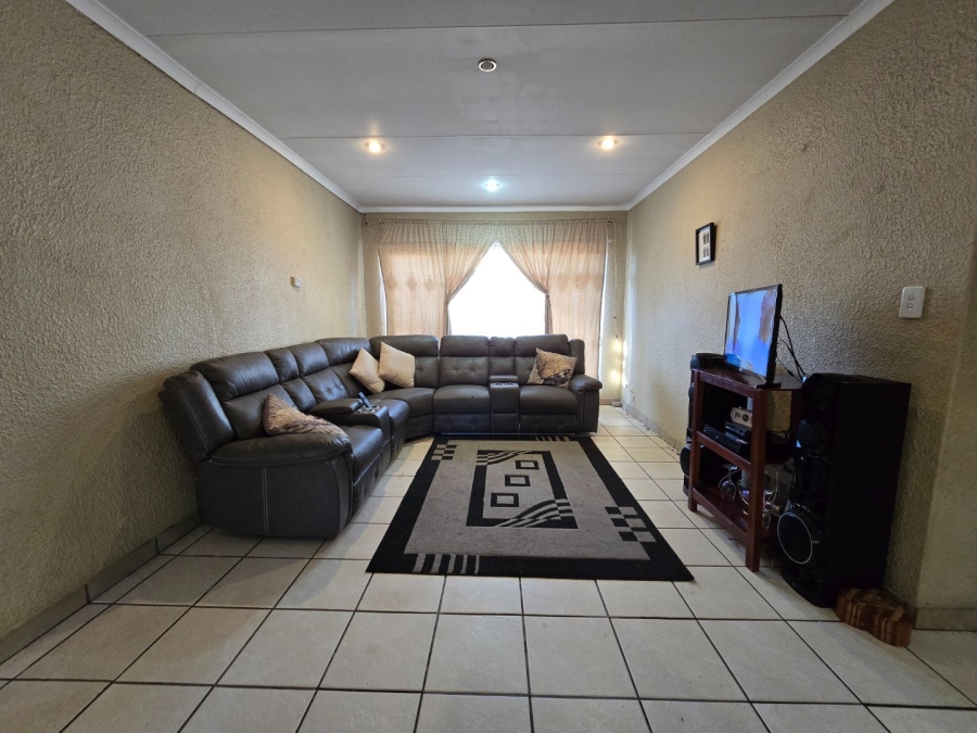 2 Bedroom Property for Sale in Kannoniers Park North West